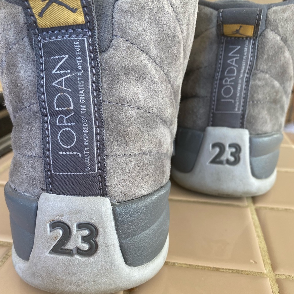Mens Michael Jordan 23 Retro Grey Shoe barely worn size 11.5